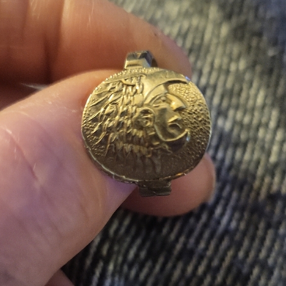 Silver Engraved Ring - Picture 3 of 6